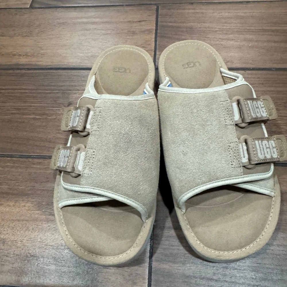 UGG Men's Goldencoast Strap tan Slide size 9